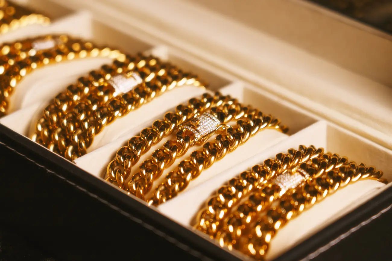 Cadenas cubanas en su estuche de presentación